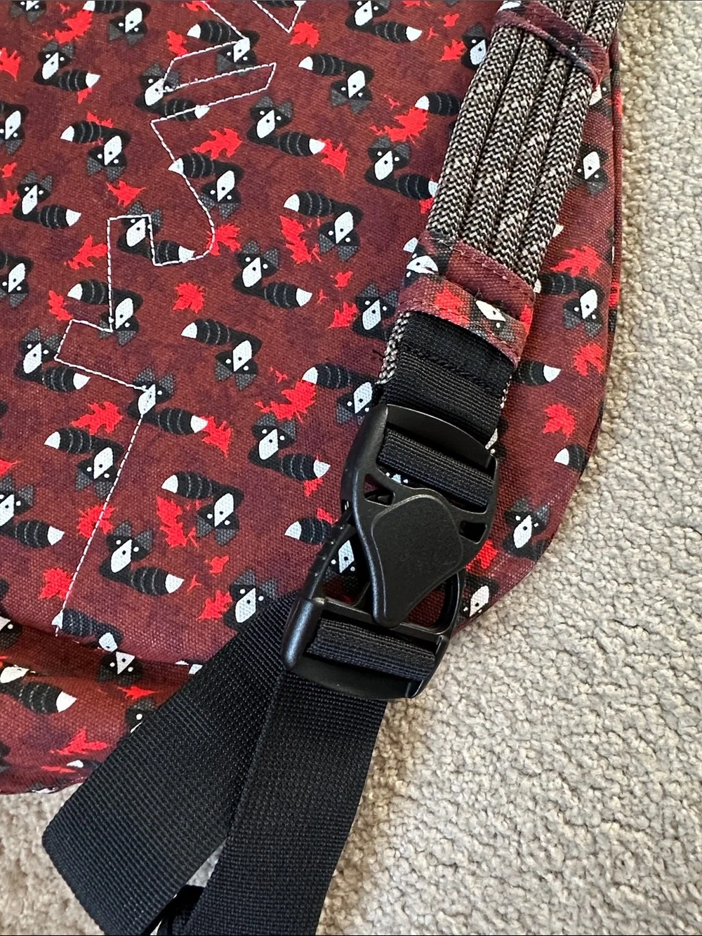 Kavu Red Raccoon Rope Sling Bag - Large